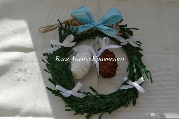 Новогодний венок своими руками из гофрированной бумаги