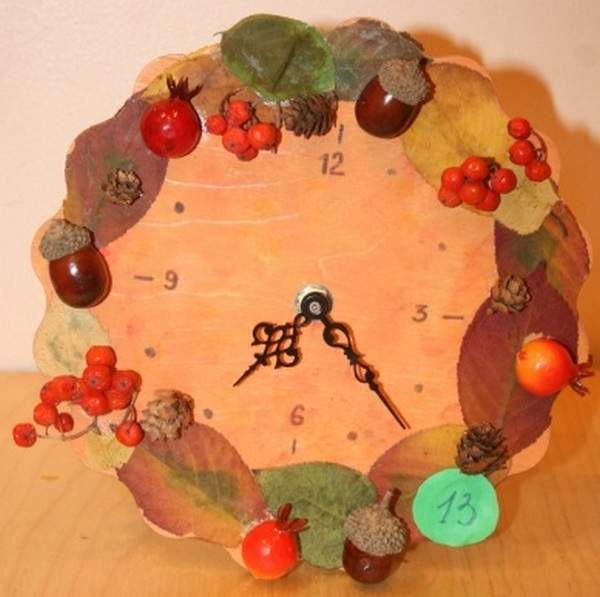 Часы из листьев 