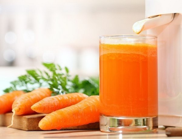 Полезные свойства морковного сока. Доступные витамины.